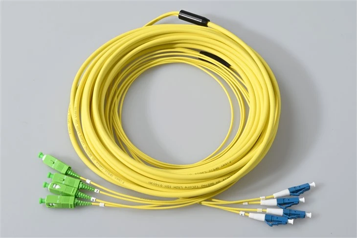 12-adriges Patchkabel SC APC ZU LC UPC