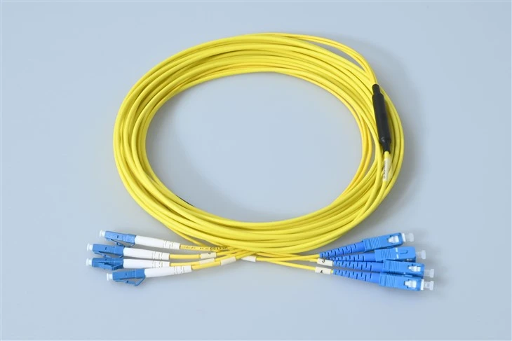 12-adriges Patchkabel SC UPC ZU LC UPC