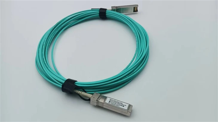 40G QSFP+ Aktives optisches Kabel (AOC)