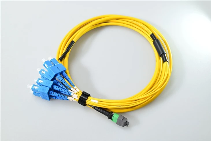8 CORE SC-zu-MTP-MPO-Glasfaser-Patchkabel