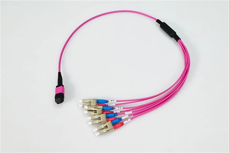 Glasfaser-Patchkabel LC zu MPO 8-adrig 3,0 mm OM4