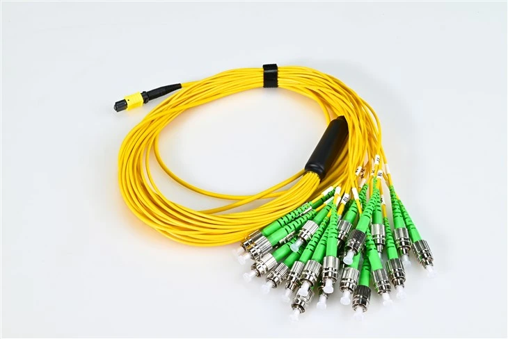 Glasfaser-Patchkabel MTP auf FC APC 3,0 mm gelb 24-adrig