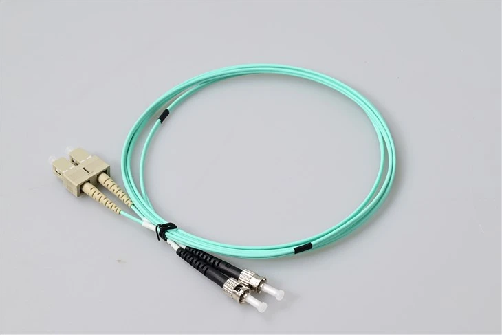 Glasfaser-Patchkabel SC auf ST Duplex OM3