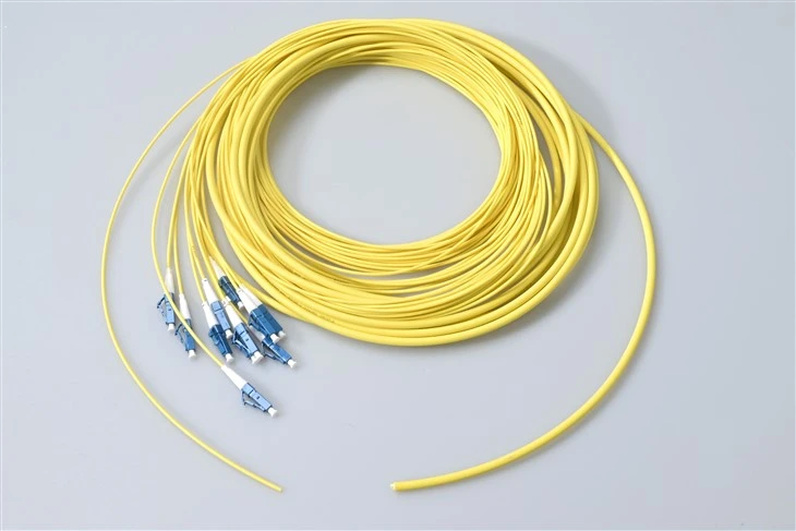 SC/UPC 12-adriger Glasfaser-Pigtail, 9/125 SM 0,9 mm PVC/LSZH