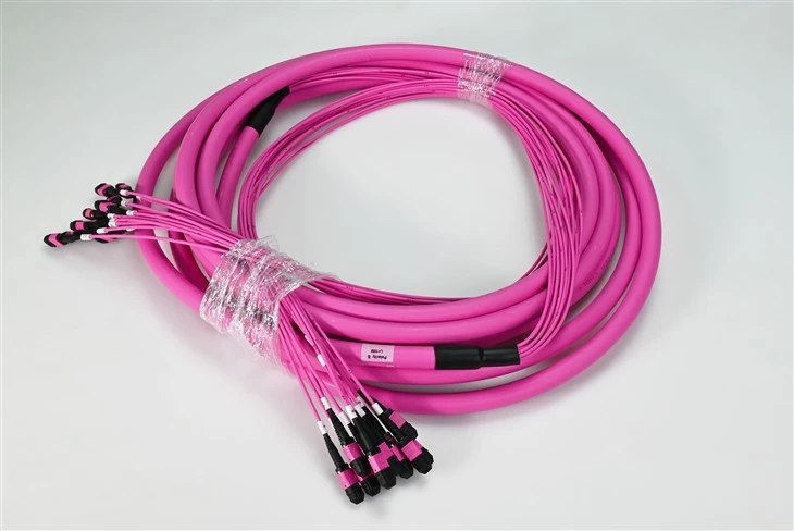 MTP MPO Glasfaser-Patchkabel 12-adrig OM4