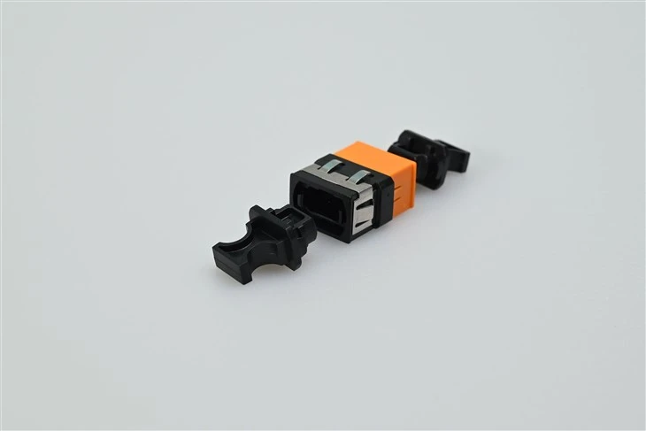 MTP/MPO-Glasfaseradapter – 0,2 dB geringer -Verlust mit hochpräziser Ausrichtungshülse